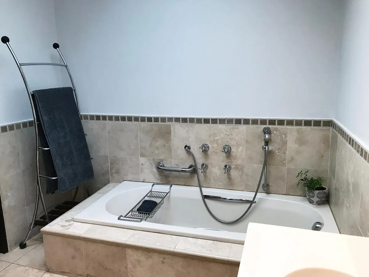 Kaya La Provence Guest House Plumstead